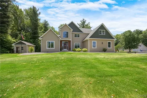 399 Hourglass Ln, Lysander, NY 13027