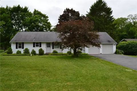7514 River Rd, Lysander, NY 13027