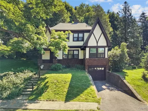 303 Barrington Rd #5, Syracuse, NY 13214