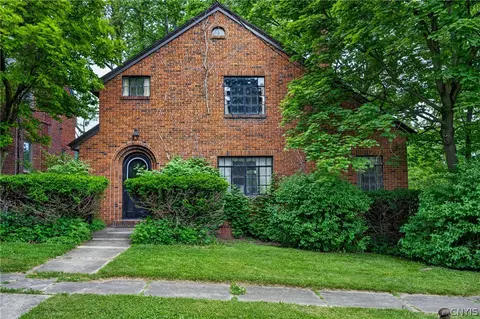 307 Demong Dr, Syracuse, NY 13214
