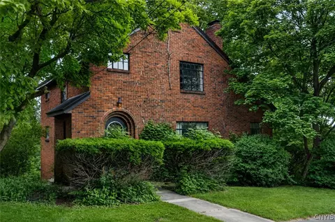 307 Demong Dr, Syracuse, NY 13214