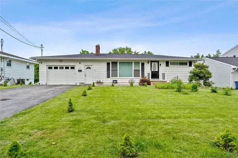 308 Stanton Dr, Syracuse, NY 13214