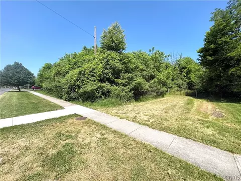 Oak Street, Auburn, NY 13021