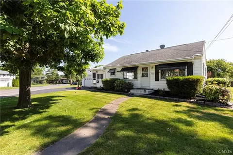 220 N Woodland Dr, Salina, NY 13088