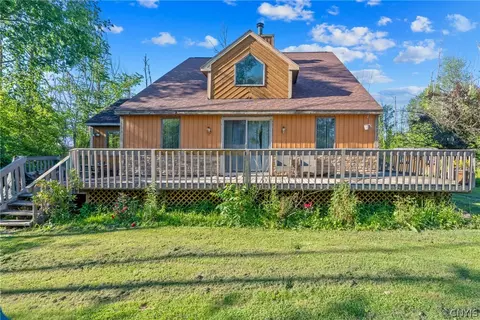 4735 Grange Rd, Clay, NY 13041