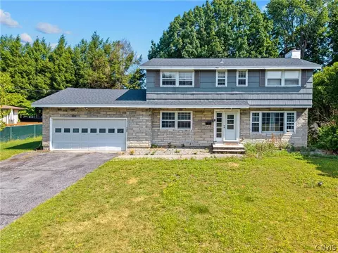208 Manor Dr, Syracuse, NY 13212