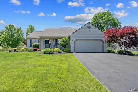 7921 Rose Court Dr, Cicero, NY 13039