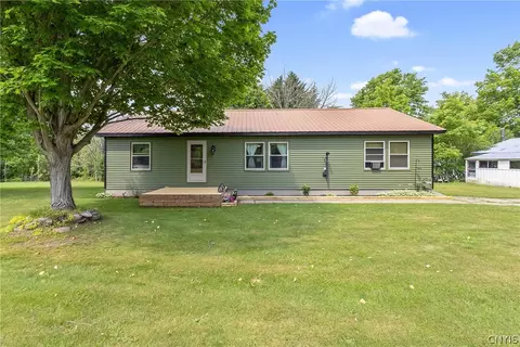 955 Middle Rd, Scriba, NY 13126