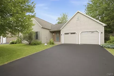 8413 Sugar Pine Cir, Liverpool, NY 13090