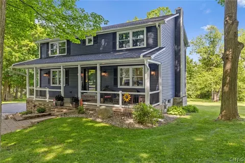 5746 Scenic Dr, Camillus, NY 13031