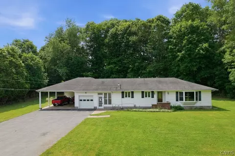 21 Brookside Ave, Minetto, NY 13115