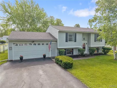 8448 Chinkapin Cir, Cicero, NY 13039