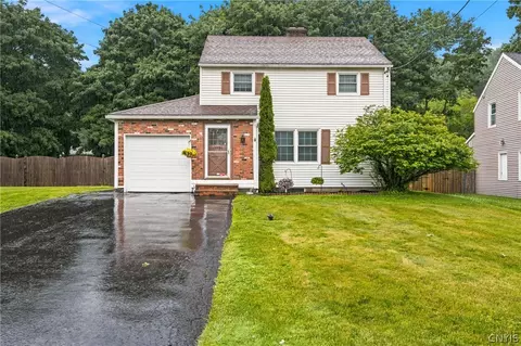 108 Ormsby Dr, Onondaga, NY 13219