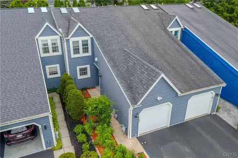 8202 Beehive Cir, Liverpool, NY 13090