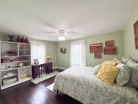 Bedroom - 8806 State Route 5, Chittenango, NY 13037 photo 3 of 11