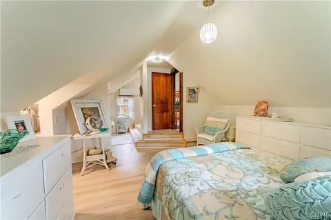 Bedroom - 8806 State Route 5, Chittenango, NY 13037 photo 10 of 11