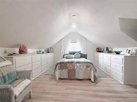 Bedroom - 8806 State Route 5, Chittenango, NY 13037 photo 7 of 11