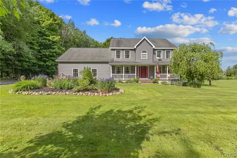 41 Donovan Dr, Oswego, NY 13126