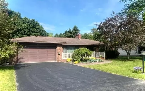 4908 Bryn Mawr Dr, Onondaga, NY 13215