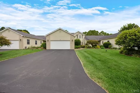 206 Falling Brk, Fayetteville, NY 13066