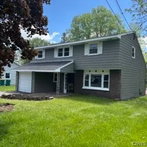 13 Smallwood St, Lysander, NY 13027