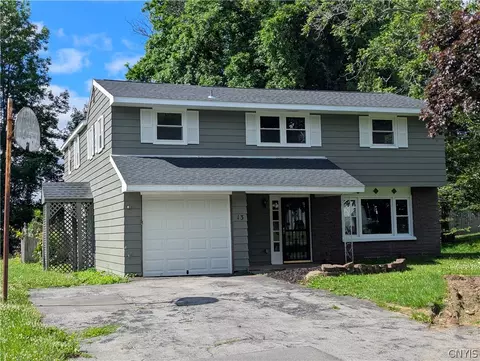 13 Smallwood St, Lysander, NY 13027