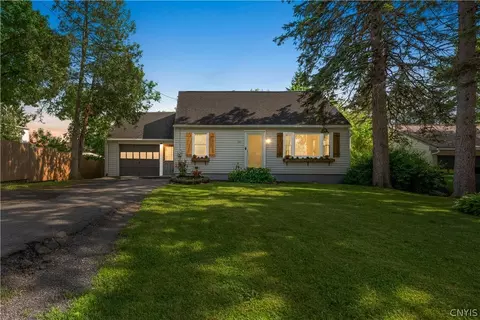 131 W Dauenhauer St, East Syracuse, NY 13057