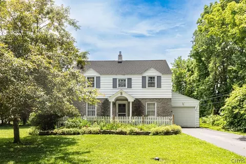 2 Lansdowne Rd, Syracuse, NY 13214