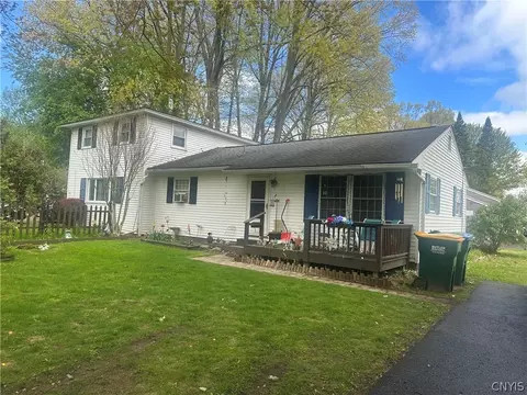 600 Palmer Dr, North Syracuse, NY 13212