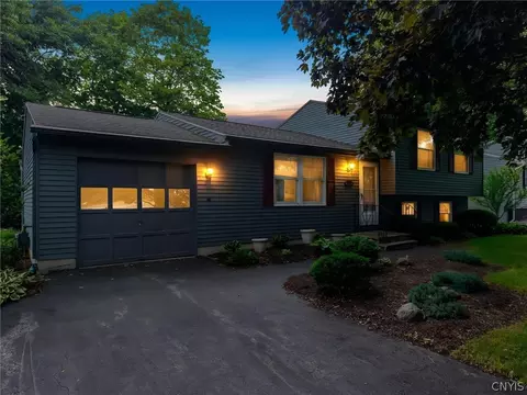 8329 Pansy Dr, Baldwinsville, NY 13027