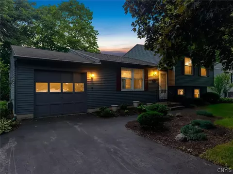 8329 Pansy Dr, Baldwinsville, NY 13027