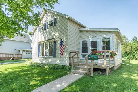 637 Theresa St, Clayton, NY 13624