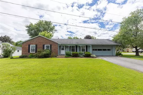 5350 Vineyard Dr, Clay, NY 13041