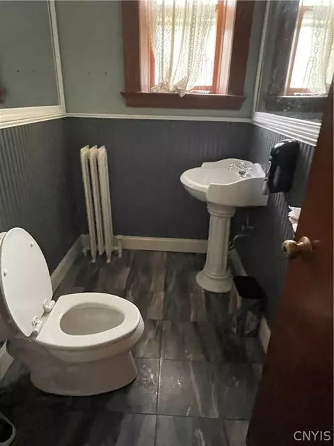 Bath - 702 Danforth St, Syracuse, NY 13208 photo 1 of 1