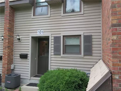 101 Chestnut Hls, New Hartford, NY 13413