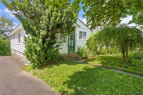 111 Wilmore Pl, Syracuse, NY 13208