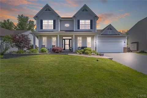 8222 Trellis Brook Ln, Liverpool, NY 13090