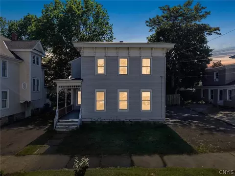 52 E 4th St, Oswego, NY 13126