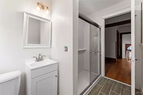 Bath - 105 Summit Ave, Syracuse, NY 13207 photo 2 of 4
