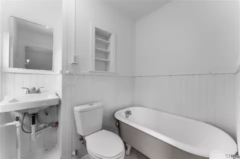 Bath - 105 Summit Ave, Syracuse, NY 13207 photo 3 of 4