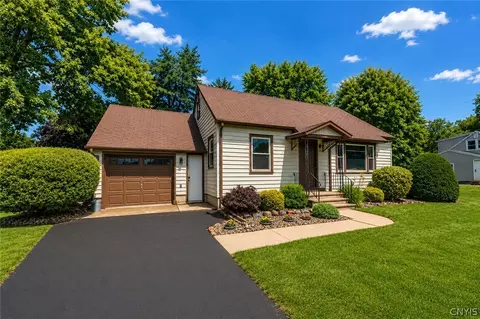 205 Kies Dr, Salina, NY 13090