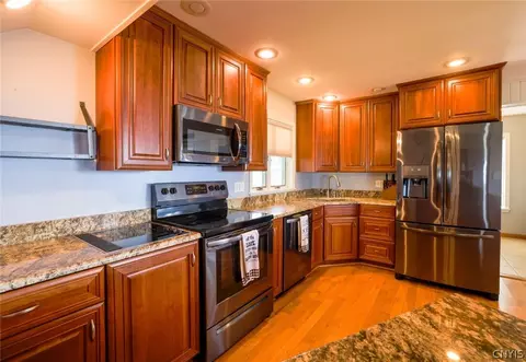 Kitchen - 158 Joe Fultz Blvd, Scriba, NY 13126 photo 1 of 5