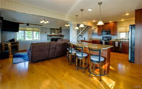 Kitchen - 158 Joe Fultz Blvd, Scriba, NY 13126 photo 4 of 5