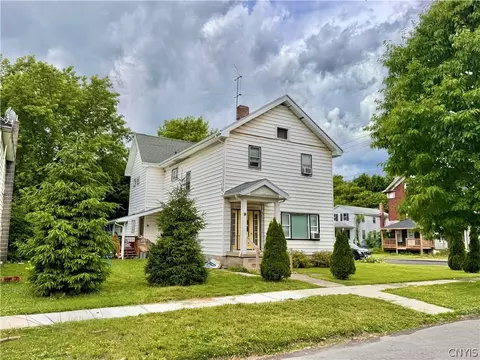 9 Cross St, Auburn, NY 13021