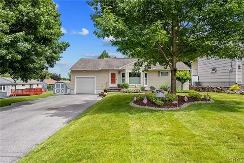 131 Skyview Ter, Syracuse, NY 13219
