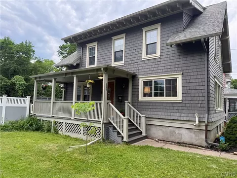 136 Kensington Pl, Syracuse, NY 13210