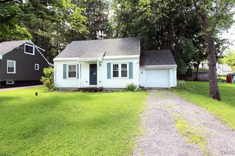 215 Hunt Dr, Fayetteville, NY 13066