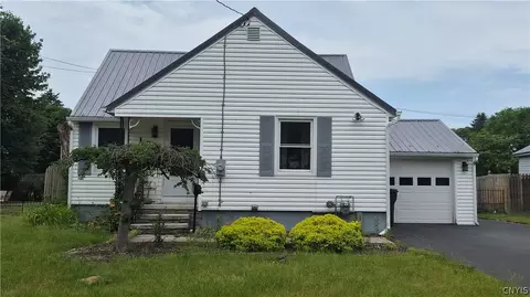 104 Van Mara Dr, North Syracuse, NY 13212