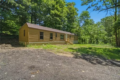 46 Canal Rd, Schroeppel, NY 13135