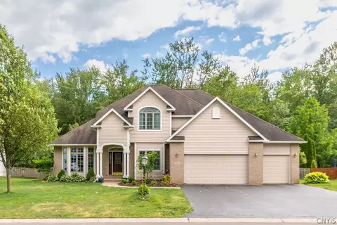 8411 Vermillion Cir, Lysander, NY 13027